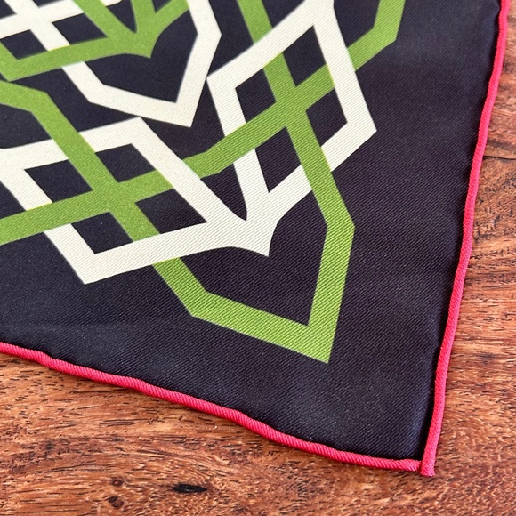 Thomas Jefferson Monticello Magnolia Scarf - Picture 4 of 10